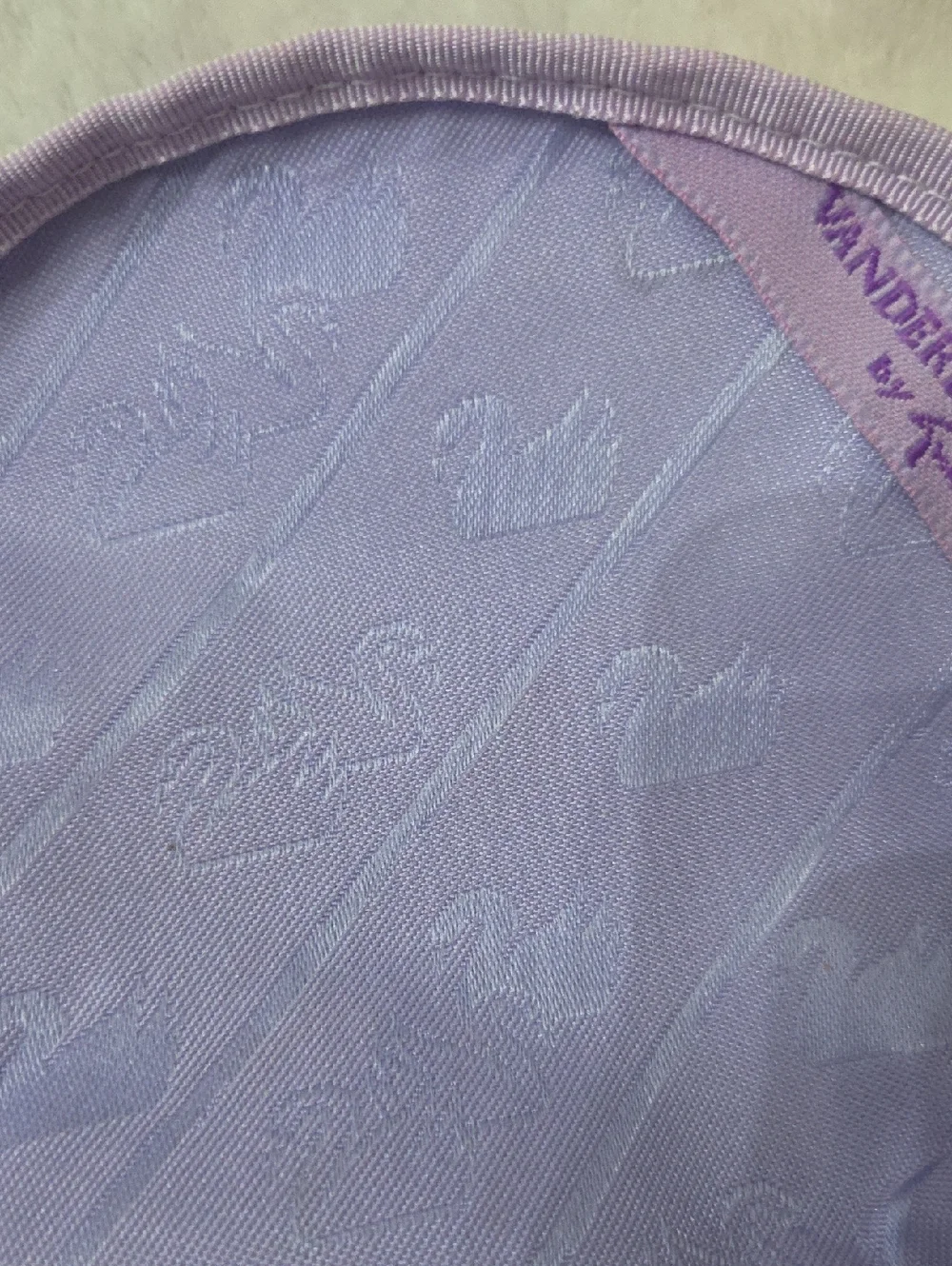 Gloria vanderbilt Swan cosmetic case nwot